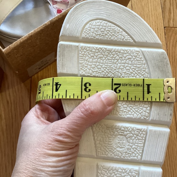 NWT Relife White Sandals Size 36, fits larger - Picture 7 of 10